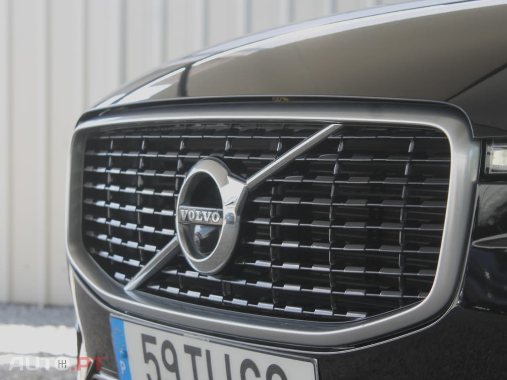 Volvo XC60 2.0 T8 PHEV R-Design AWD