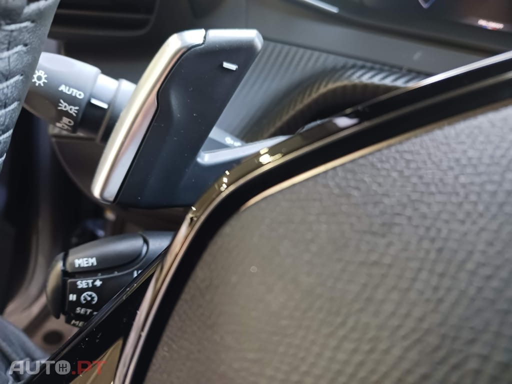 Peugeot 2008 1.2 Hybrid Allure e-DCS6