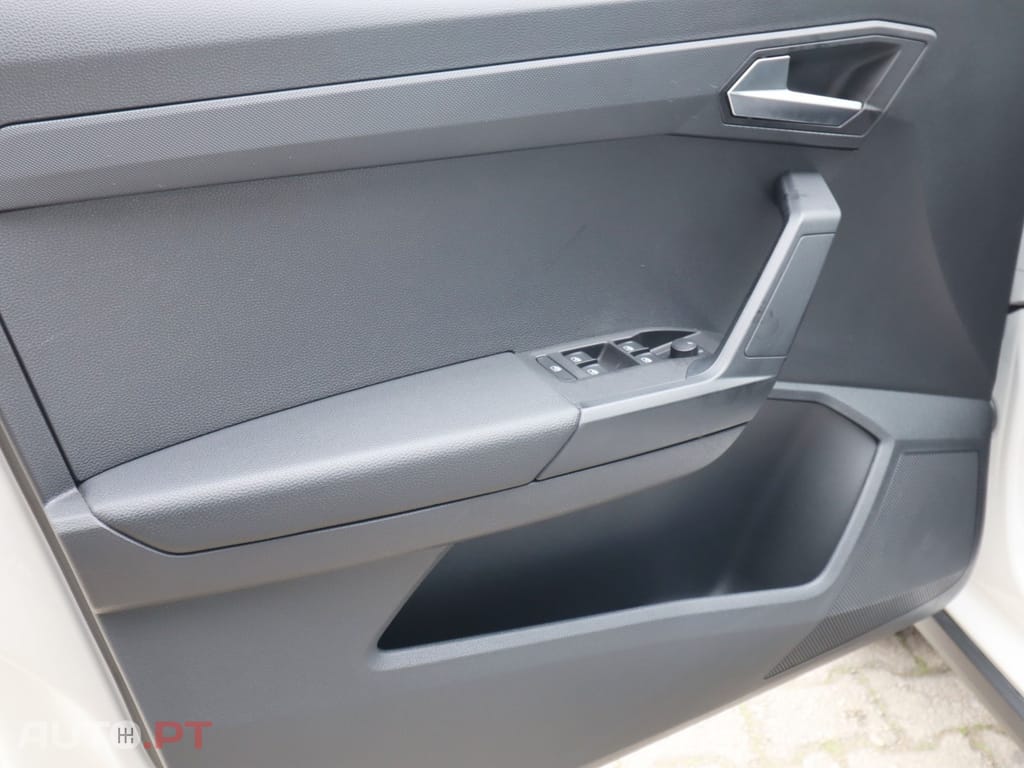 SEAT Arona 1.0 TSI Style — fotografia 13