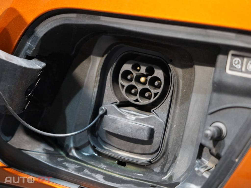 Peugeot E-2008 50 kWh Active