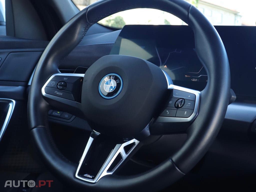 BMW iX2 eDrive20 Pack Desportivo M
