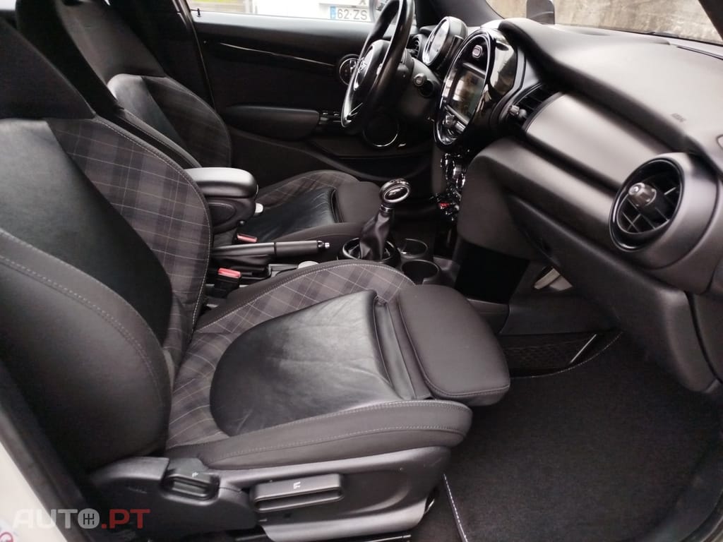 MINI Cooper Cooper D Auto