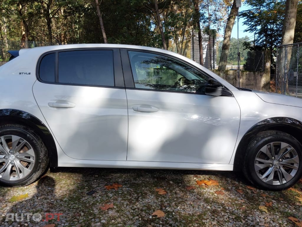 Peugeot E-208 50 kWh Style