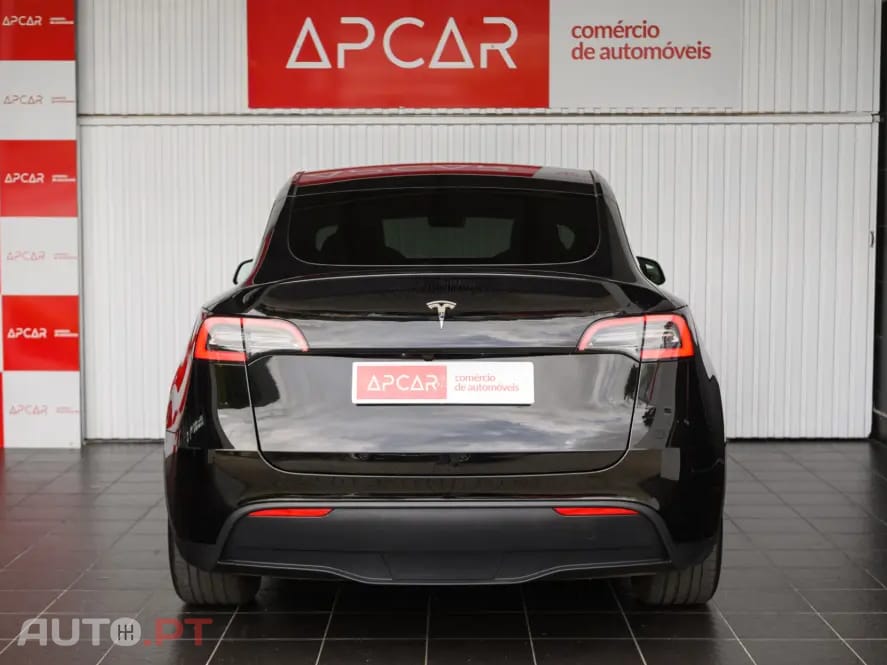 Tesla Model Y Long Range RWD