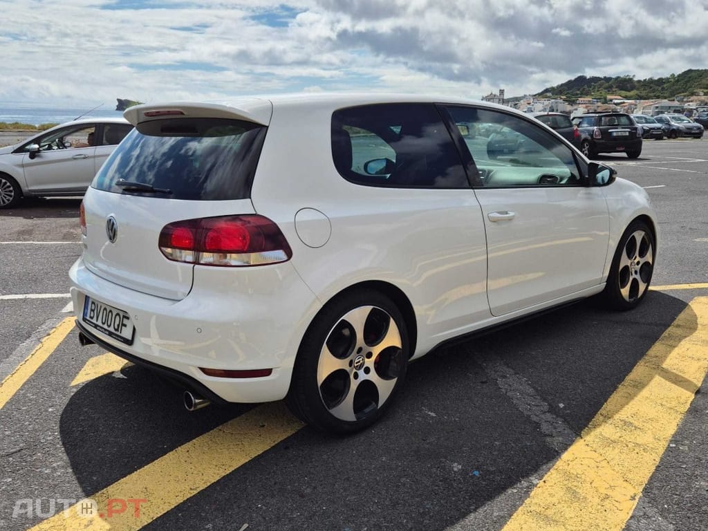 Volkswagen Golf 2.0 TSI GTI