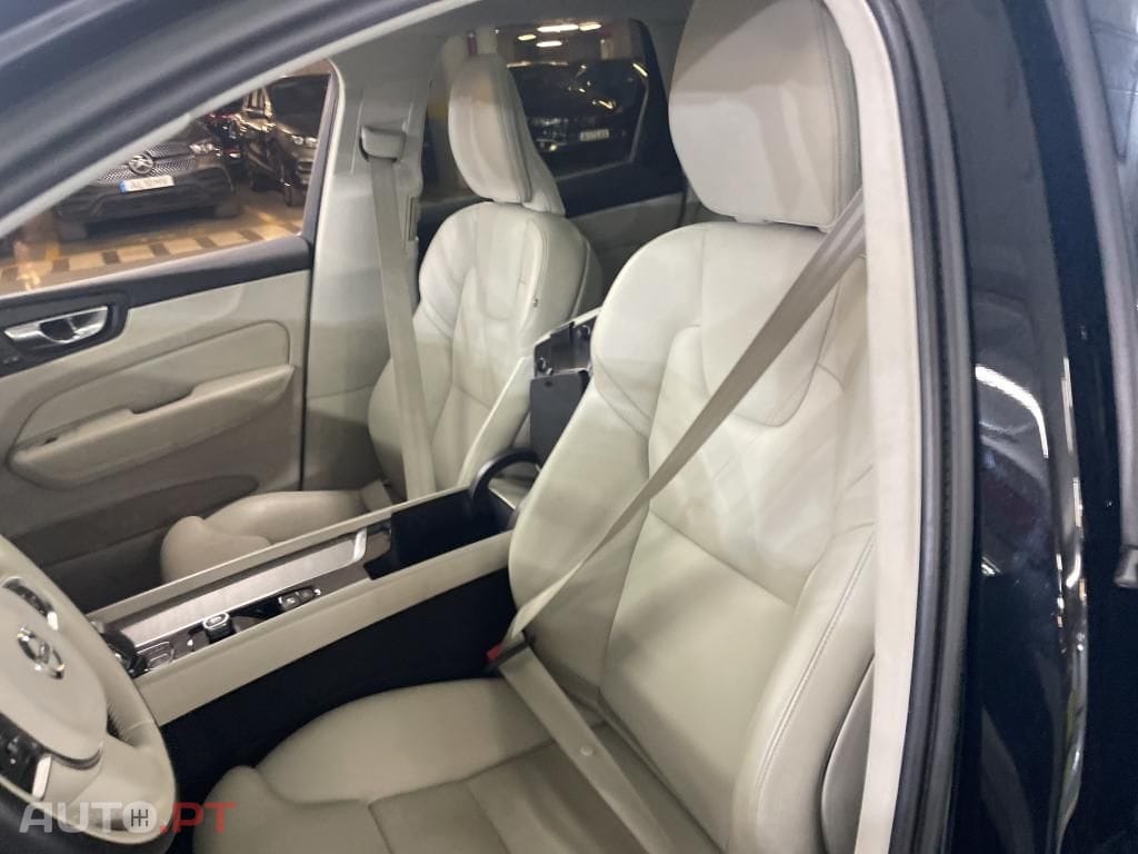 Volvo XC60 2.0 T6 PHEV Plus Dark AWD