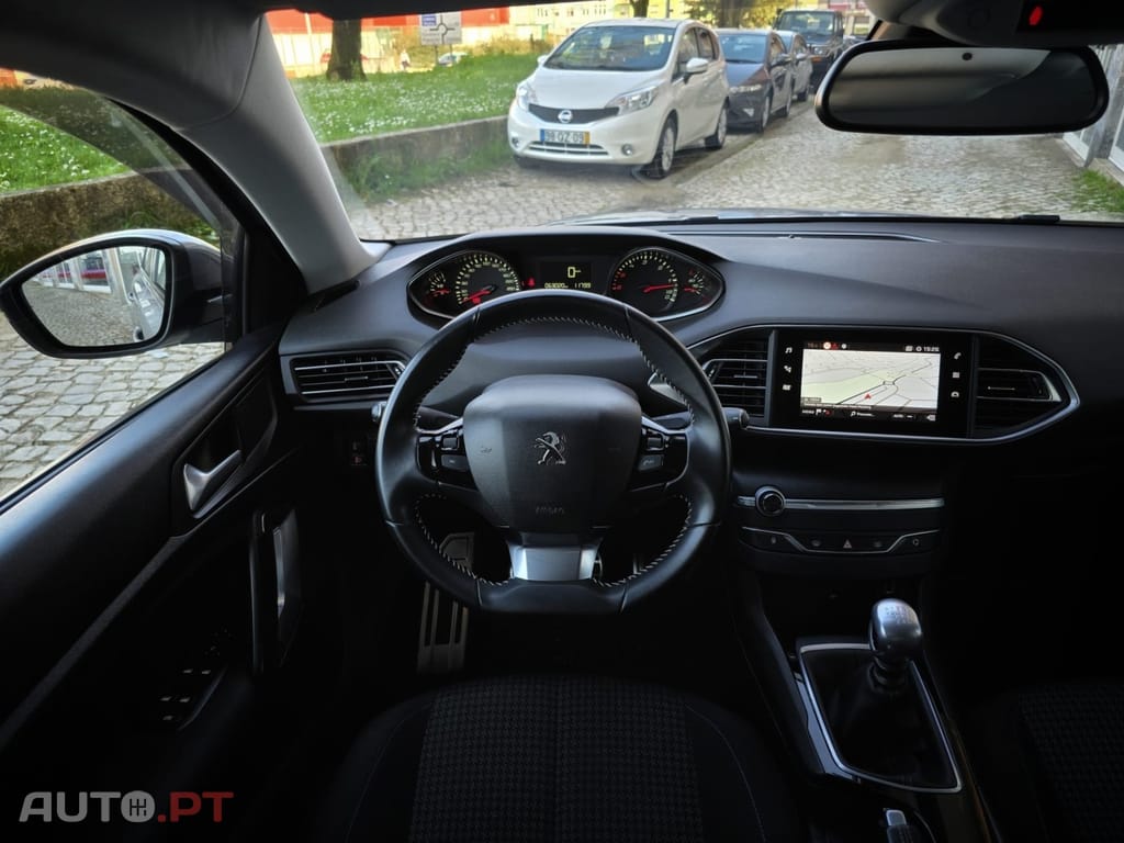 Peugeot 308 1.5 BlueHDi Style J17