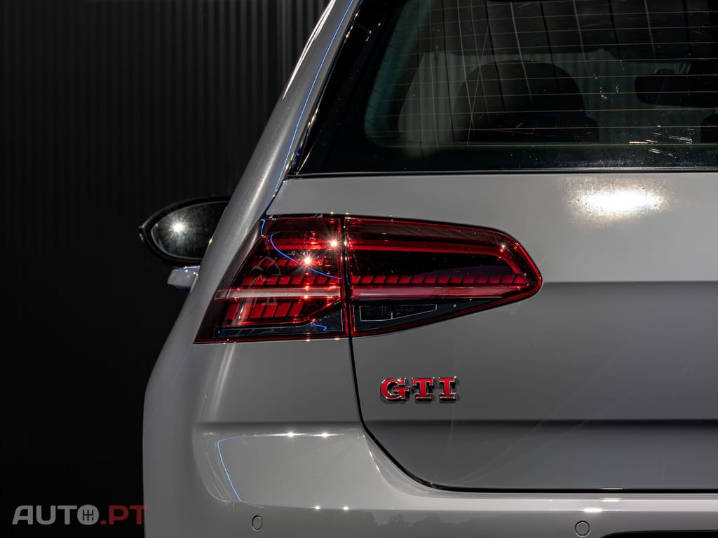 Volkswagen Golf 2.0 TSI TCR DSG