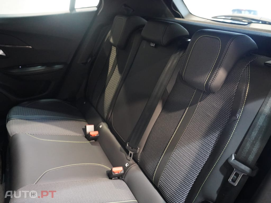 Peugeot E-2008 54 kWh GT