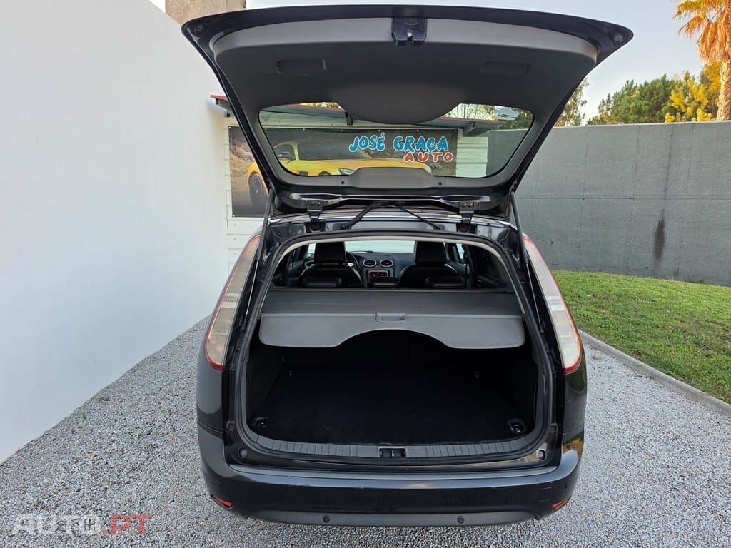 Ford Focus SW 1.6 TDCi Ghia — fotografia 5