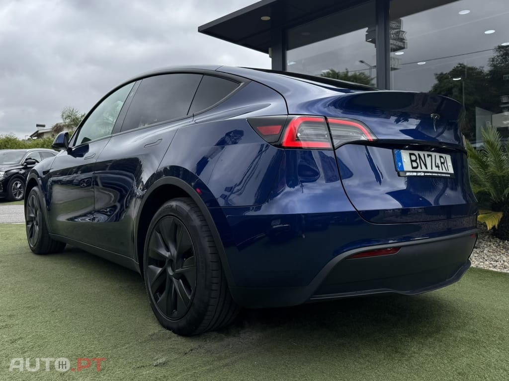 Tesla Model Y Long-Range RWD