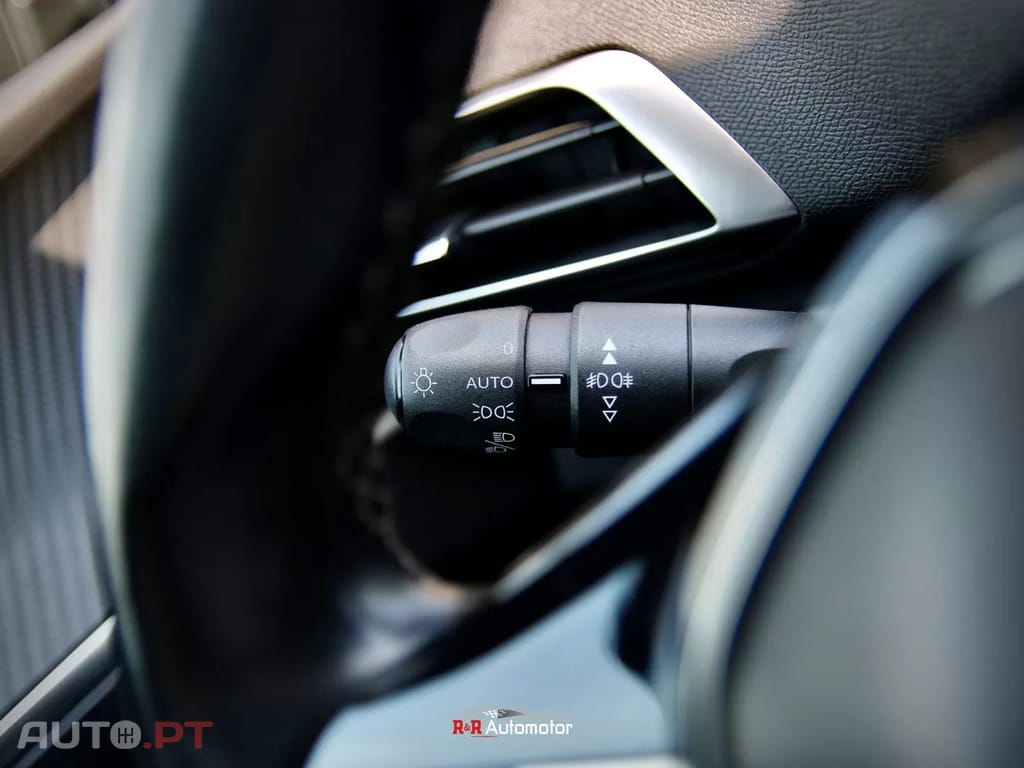 Peugeot 3008 1.5 BlueHDi Active