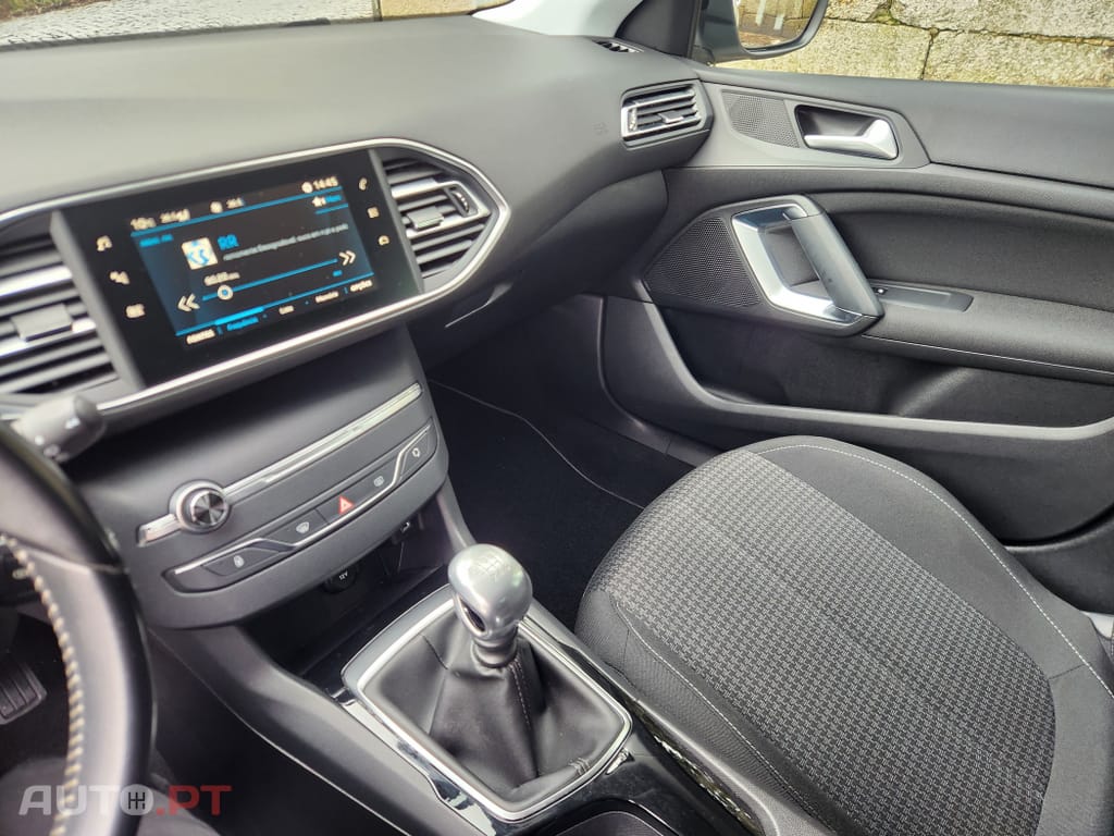 Peugeot 308 1.5 BlueHDi Business Line