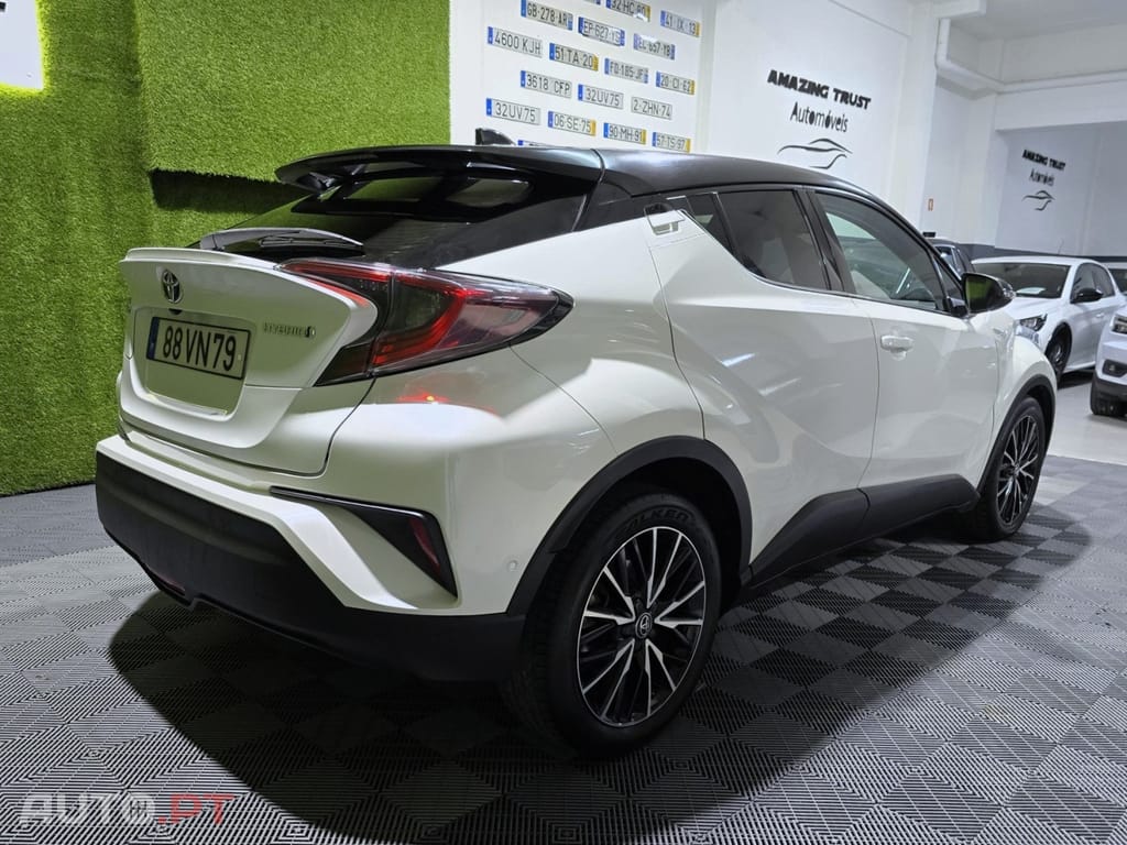Toyota C-HR 1.8 HSD Lounge — fotografia 3