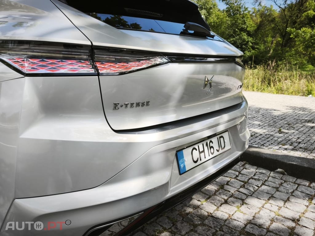 DS DS4 E-TENSE 225 PERFORMANCE LINE+