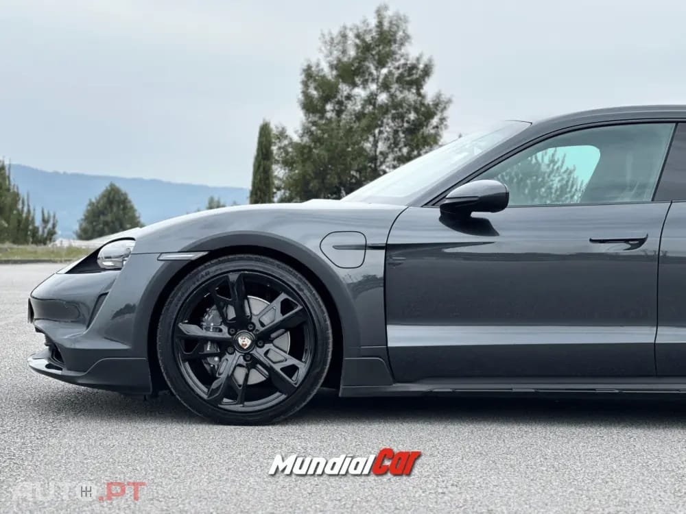 Porsche Taycan 4
