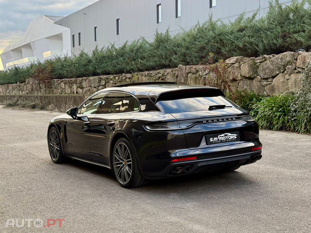 Porsche Panamera 4 E-Hybrid Platinum Edition