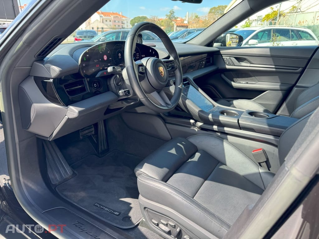 Porsche Taycan 4