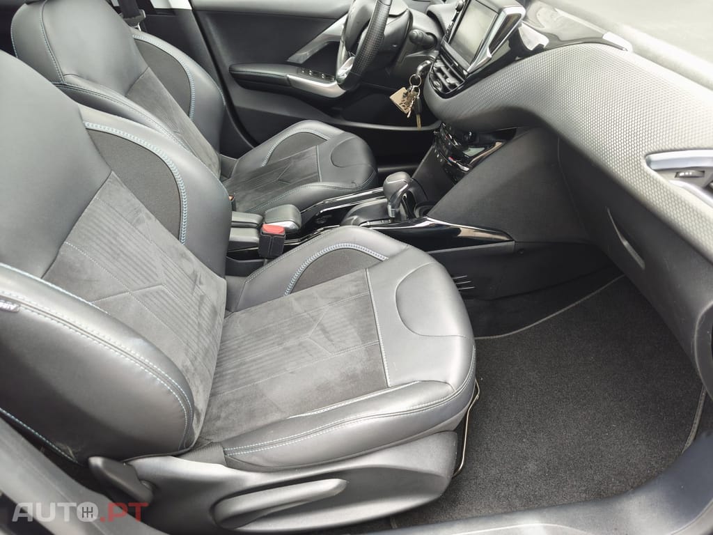 Peugeot 2008 1.2 PureTech Allure EAT6