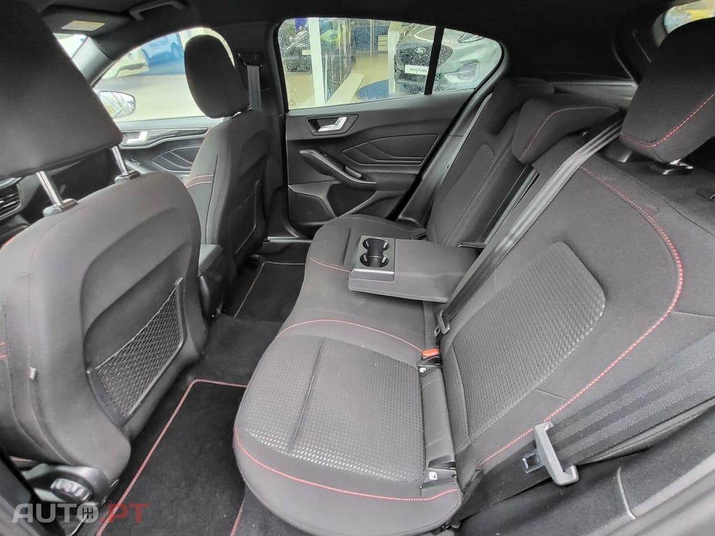 Ford Focus 1.0 EcoBoost MHEV ST-Line X