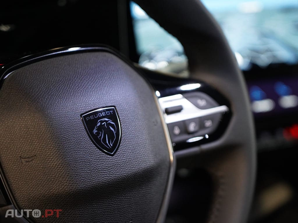 Peugeot 408 1.2 PureTech Allure EAT8