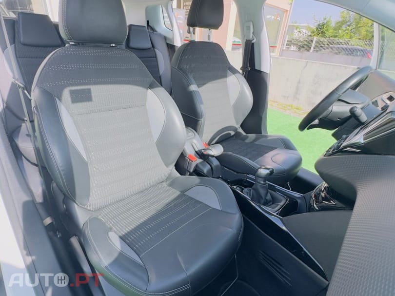 Peugeot 2008 1.2 PureTech Allure