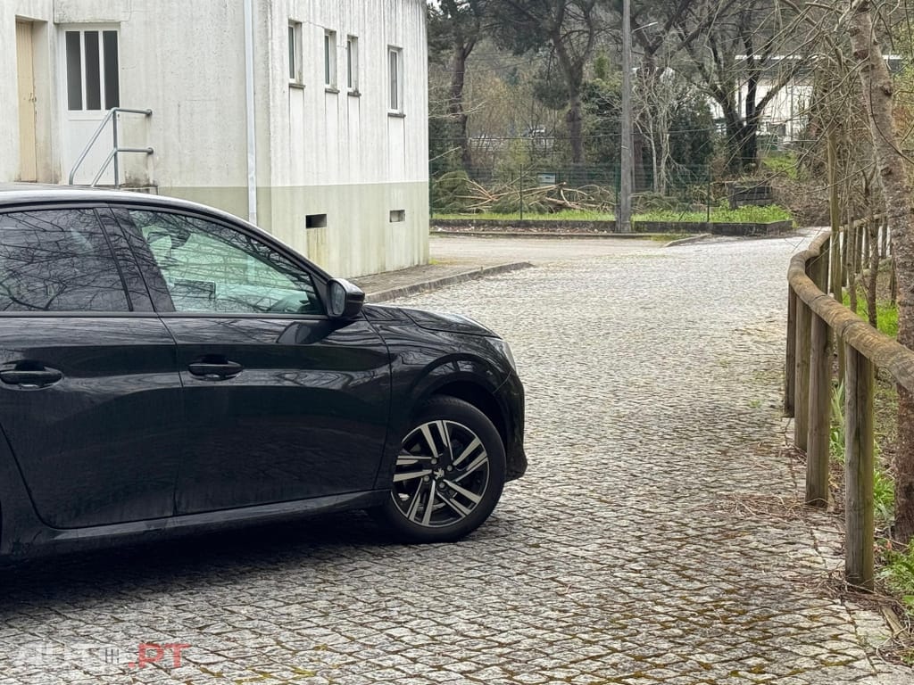 Peugeot 208 1.2 PureTech Allure EAT8