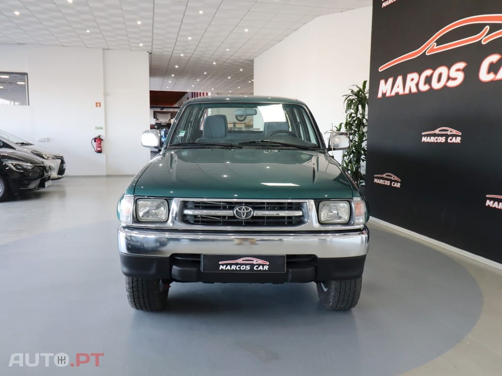 Toyota Hilux 2.4 TD LN165LSR Tracker