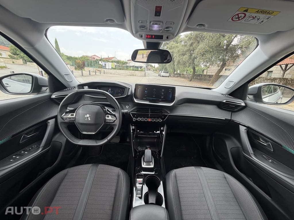 Peugeot E-2008 50 kWh Allure