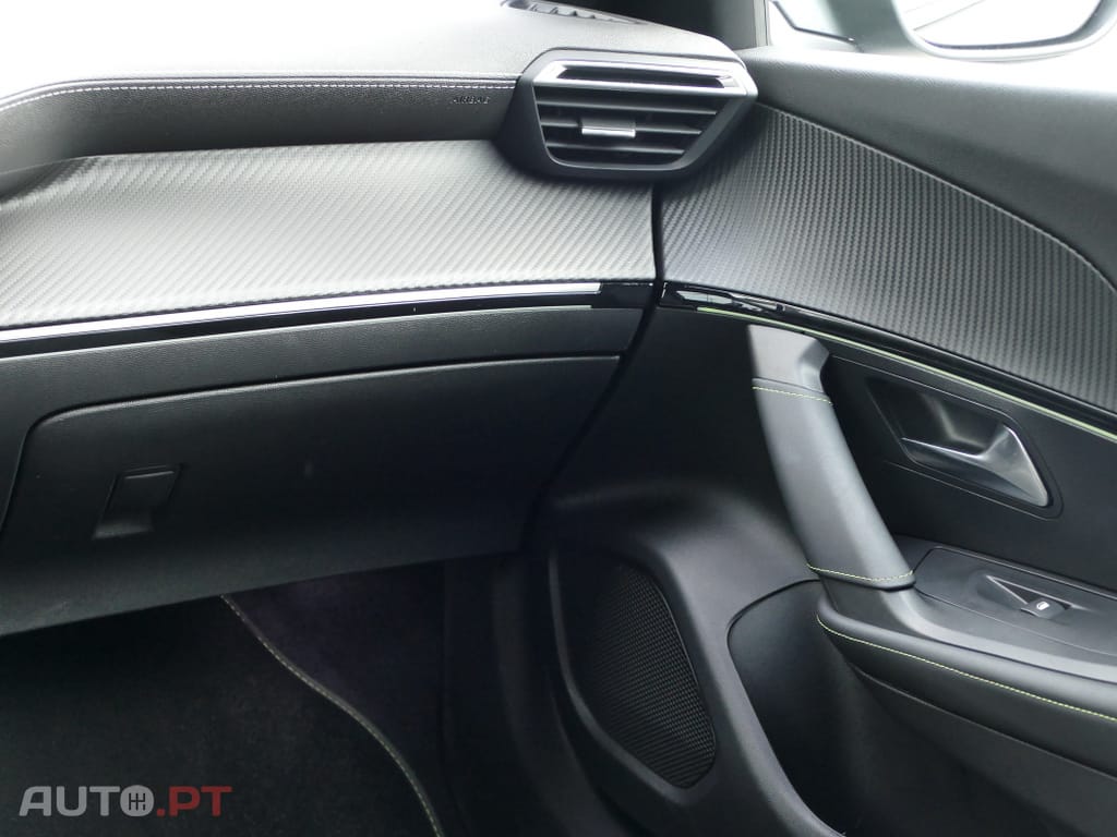 Peugeot 2008 1.2 PureTech GT EAT8