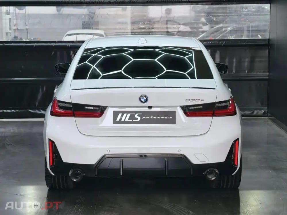 BMW 330 e Pack Desportivo M Pro Auto