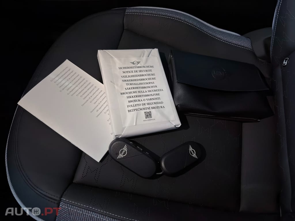 MINI Cooper Cooper E Favoured L