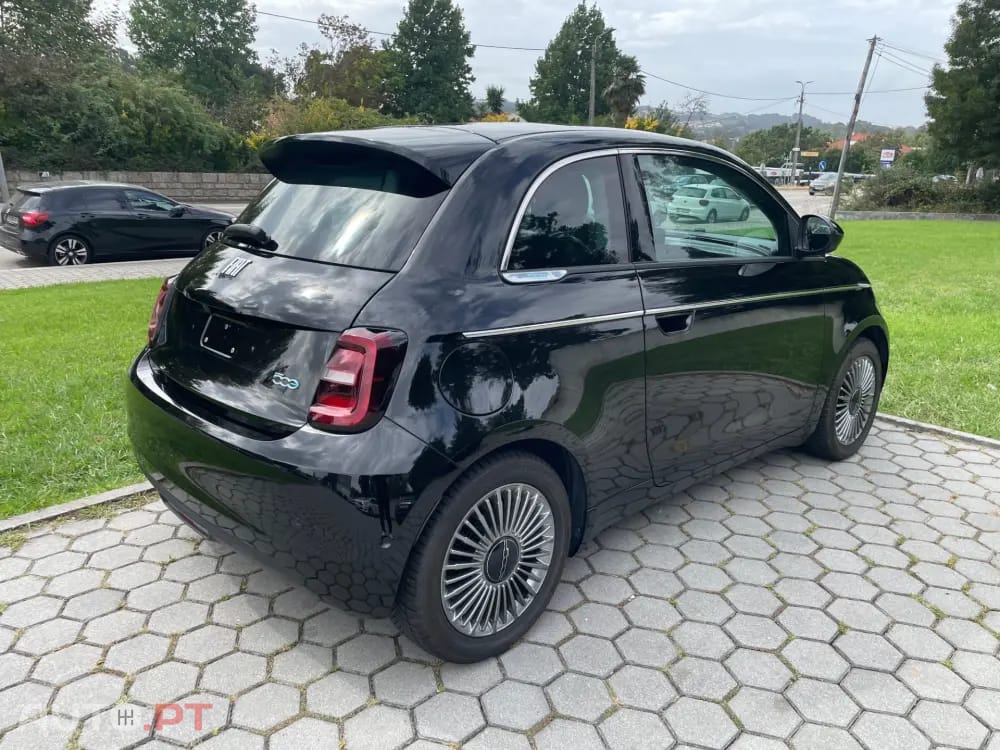 Fiat 500e Outro