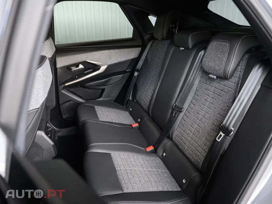 Peugeot 3008 1.2 Hybrid Allure e-DCS6