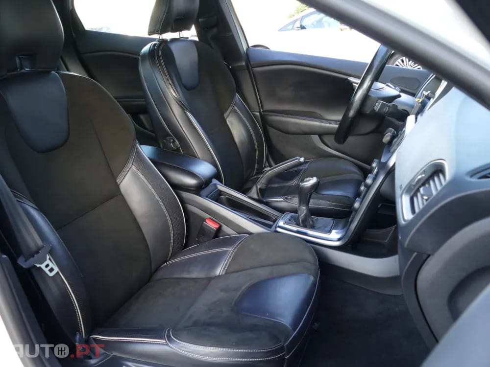 Volvo V40 2.0 D2 R-Design