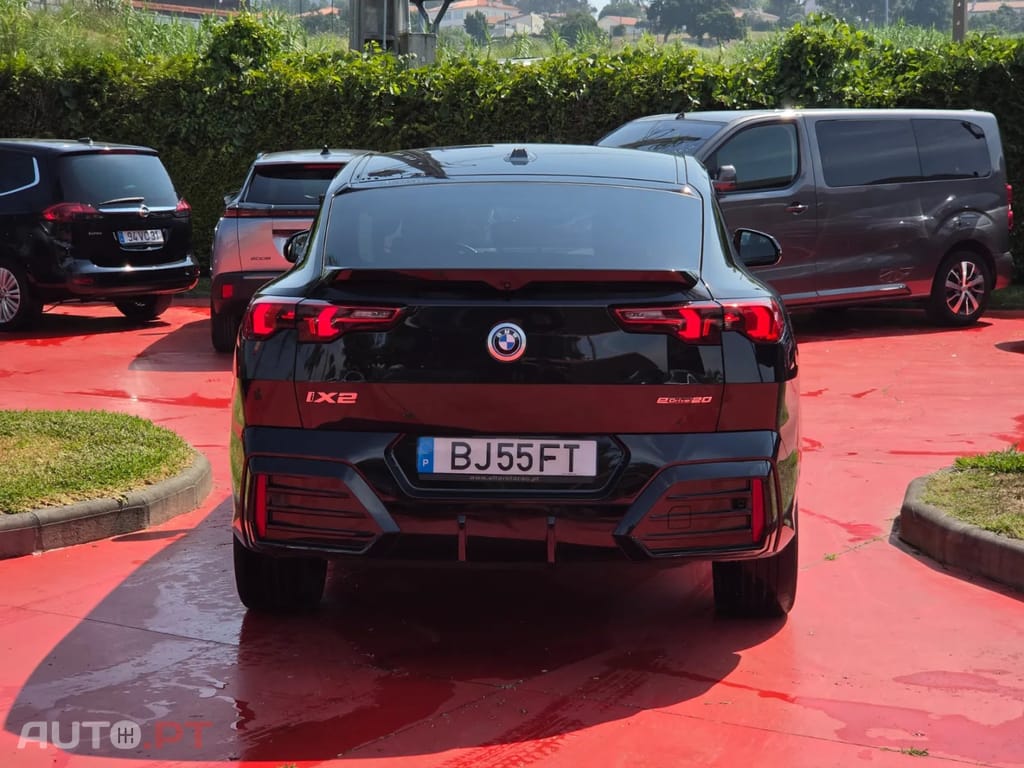BMW iX2 eDrive20 Pack Desportivo M — fotografia 4