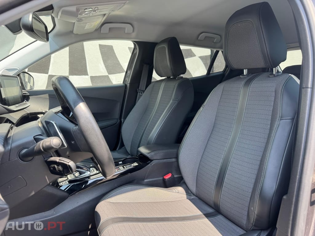 Peugeot 2008 1.2 PureTech Allure EAT8