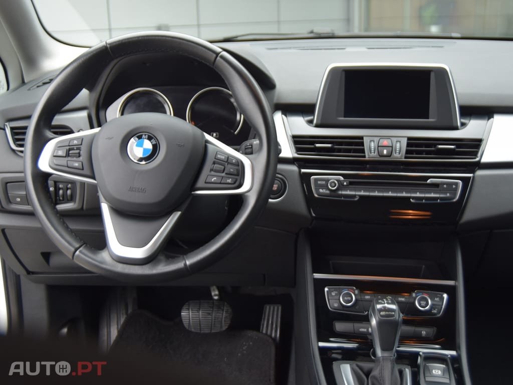 BMW 225 xe
