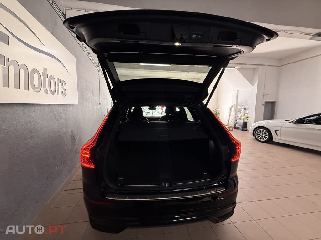 Volvo XC60 2.0 B4 Plus Dark