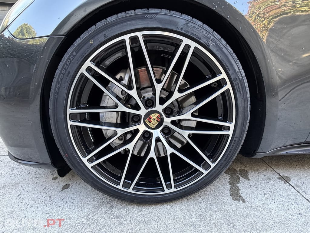 Porsche Panamera 4 E-Hybrid Platinum Edition