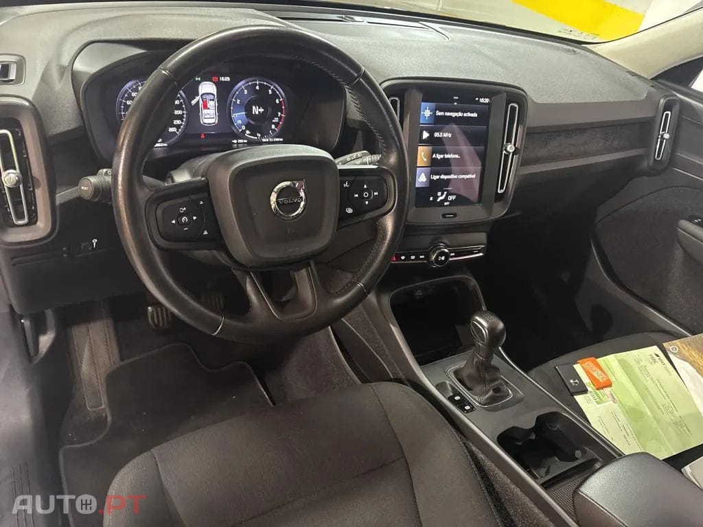 Volvo XC40 1.5 T2 Momentum Core