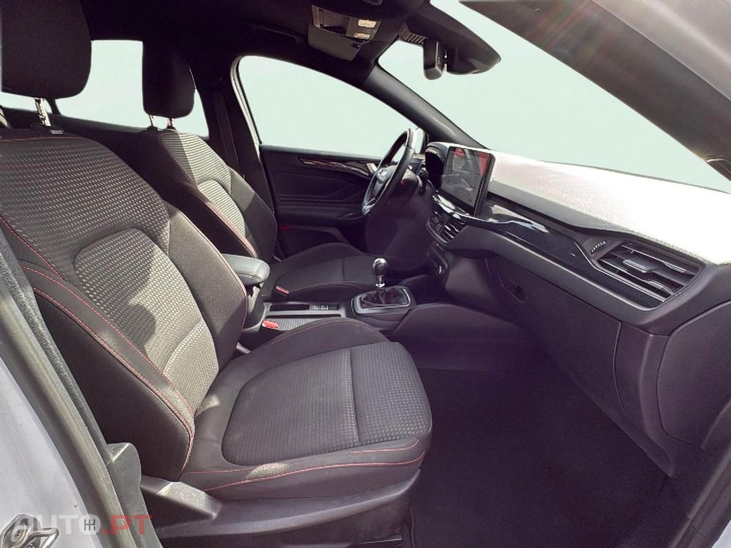 Ford Focus 1.0 EcoBoost MHEV ST-Line