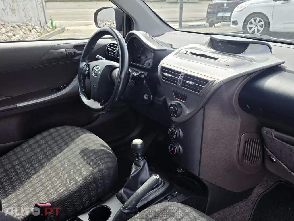 Toyota iQ 1.0 VVT-i
