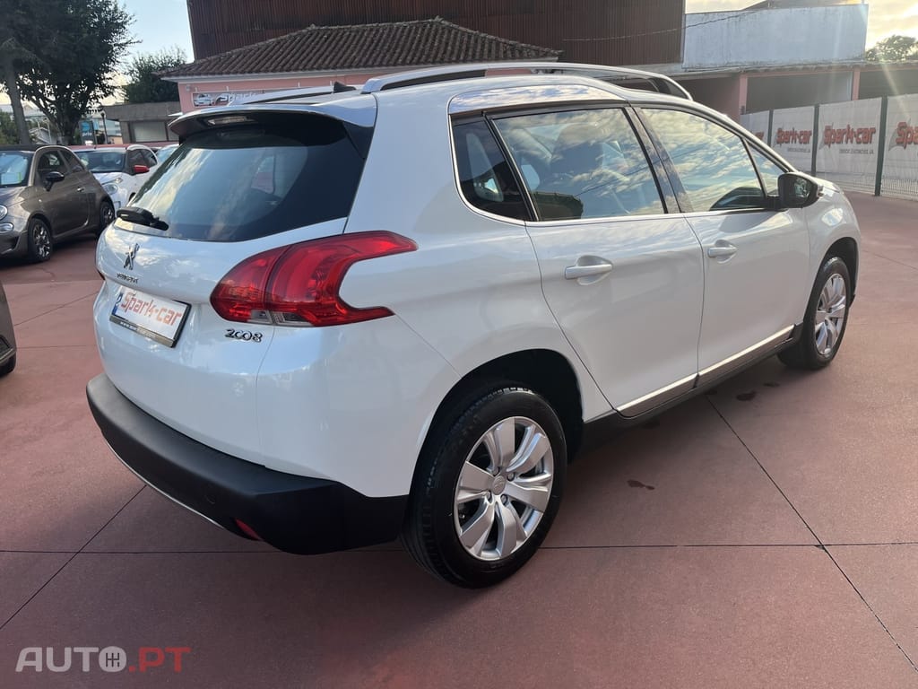 Peugeot 2008 1.2 PureTech Allure EAT6