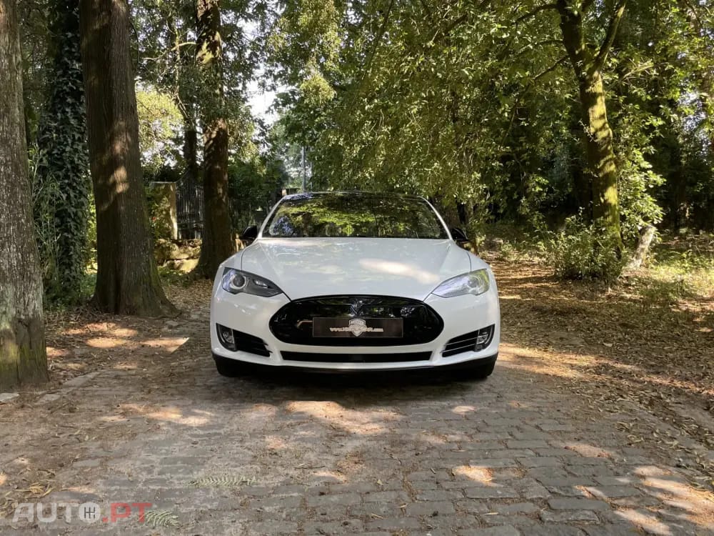 Tesla Model S 90D
