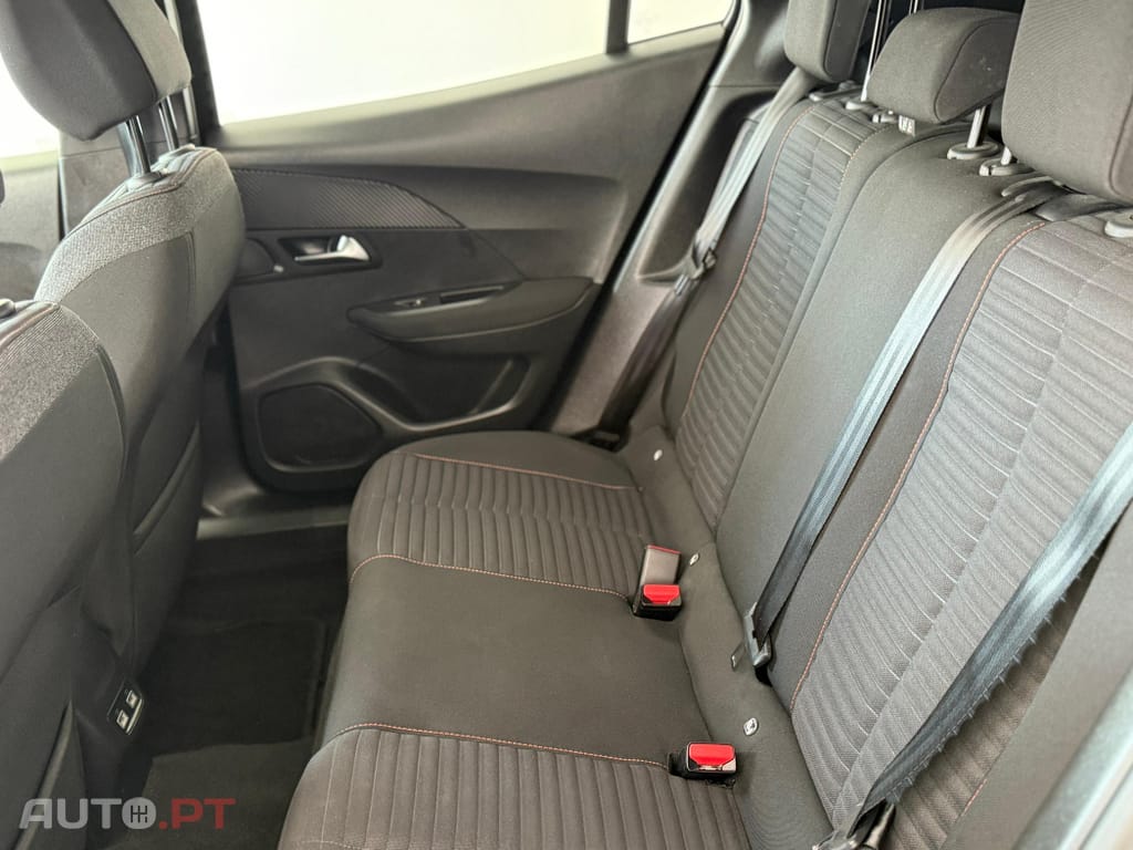 Peugeot E-2008 50 kWh Active Pack