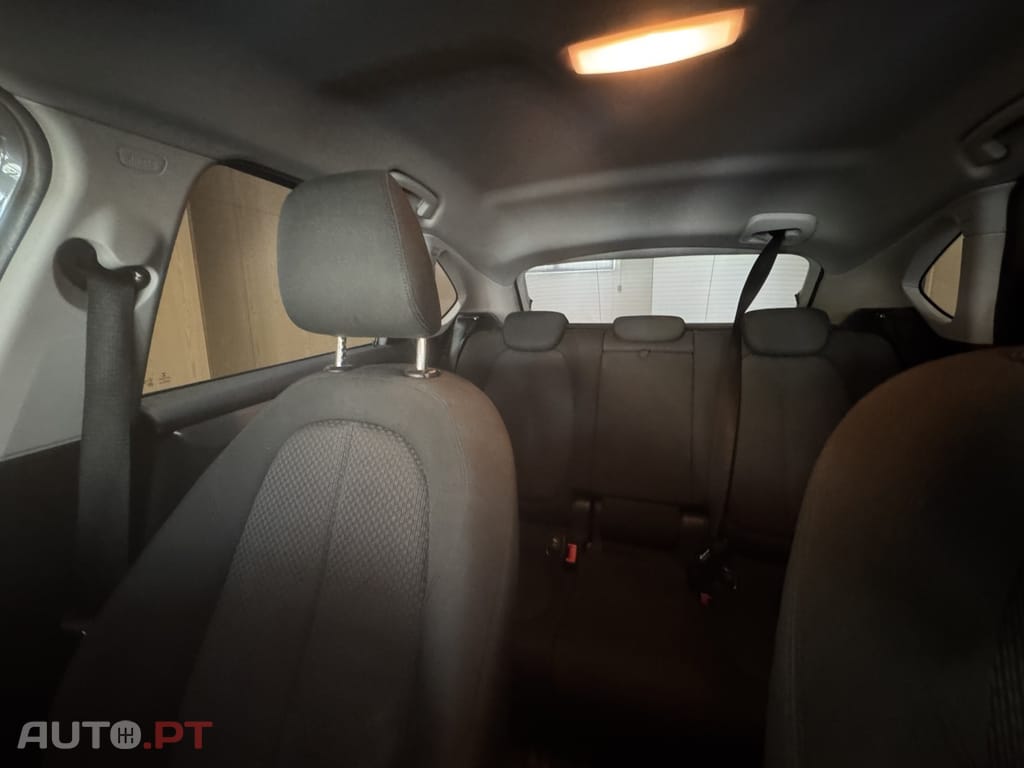 BMW 216 d Line Luxury Auto — fotografia 18