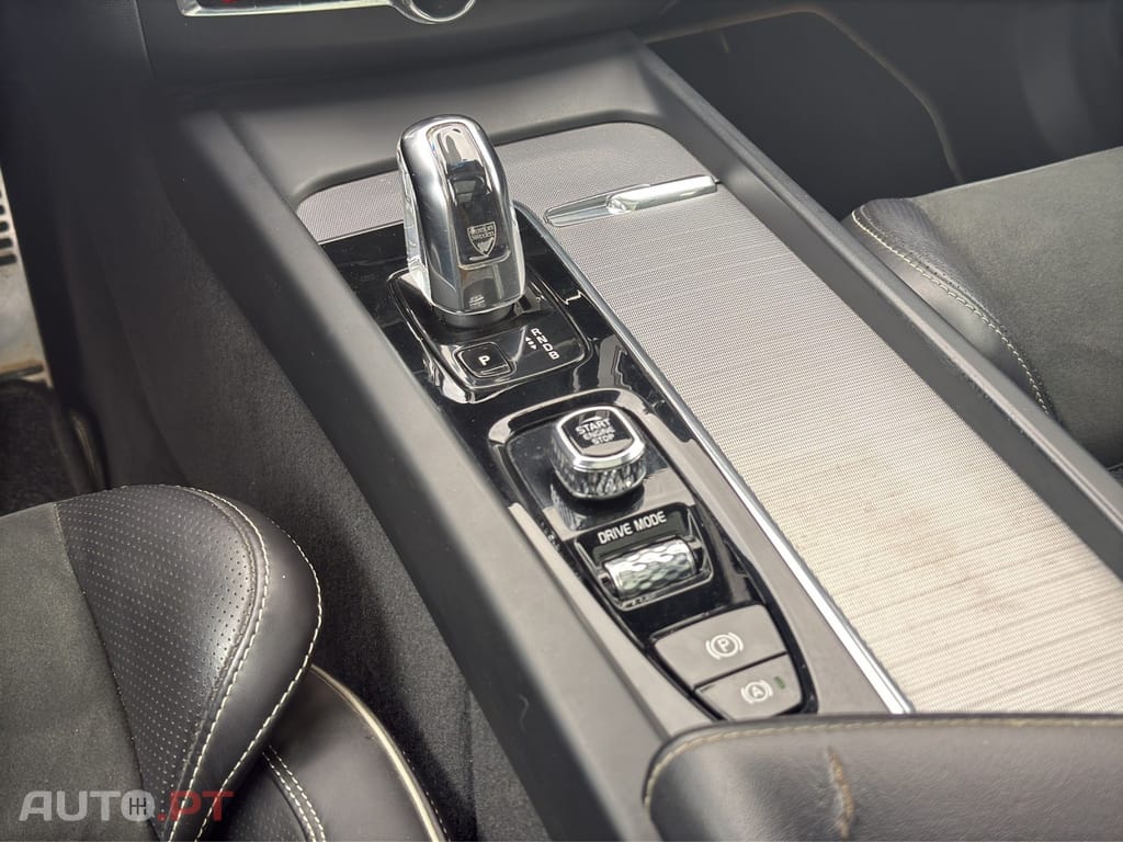 Volvo XC60 2.0 T8 PHEV R-Design AWD