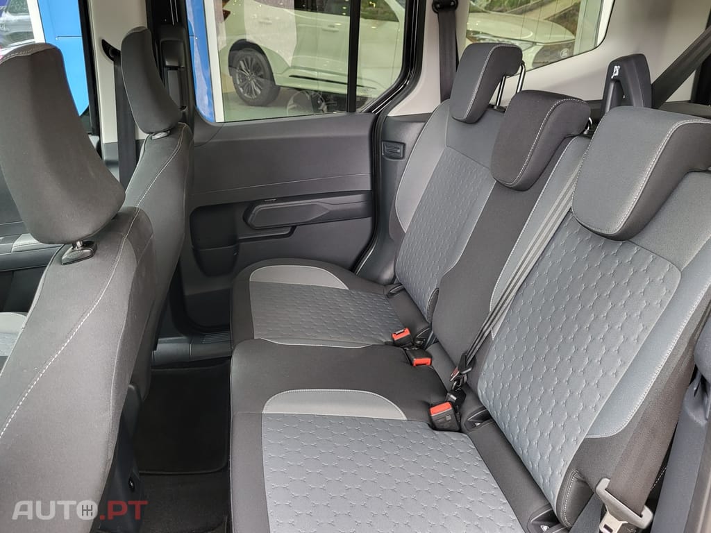 Ford Tourneo TITANIUM 43,6kWh 136CV