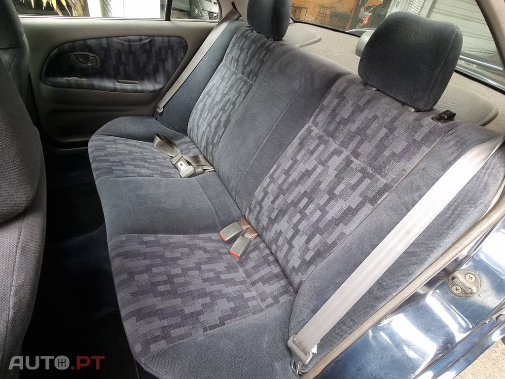 Mitsubishi Lancer 1.3 GLX